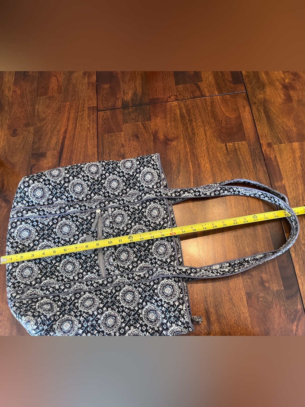 **Vera Bradley Vera Tote Charcoal Medallion Retired Quilted Large Shoulder Bag** - Picture 5 of 5